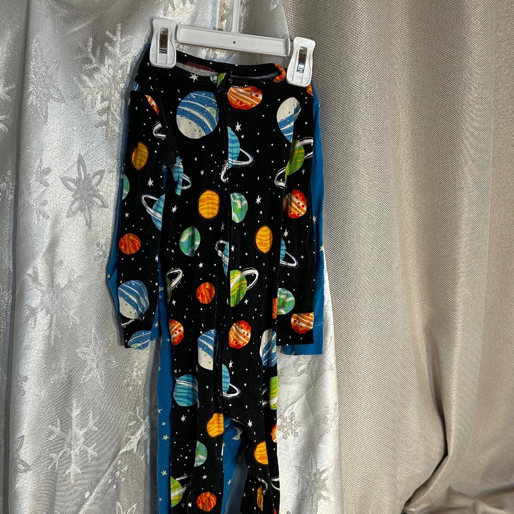 Old Navy 4T full zip space pajamas, 2 pair